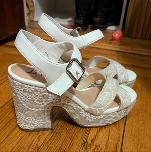 White Floral Embroidered Impo Orinda Platform Sandal Size 7